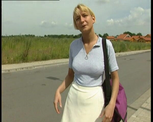 YOUR FIRST PORN: Fotze Rasieren - Auf Deutschen Strassen Angesprochen