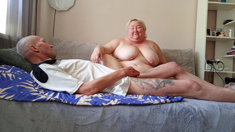 Zona901: Przyszedłem do mojej masturbacji macochy, aby zrobić mi loda