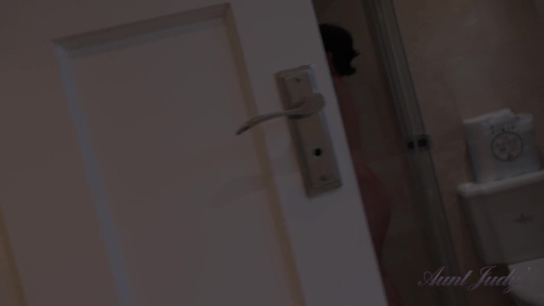 Aunt Judy's: Ajudys - Montse Swinger, MILF BBW latina à gros cul, se masturbe...