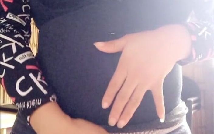 Martin13: 발정난 라티나!! 내 쪼이는 후장을 관통할 수 있는 것을 찾아 체육관을 직접 떠난다.