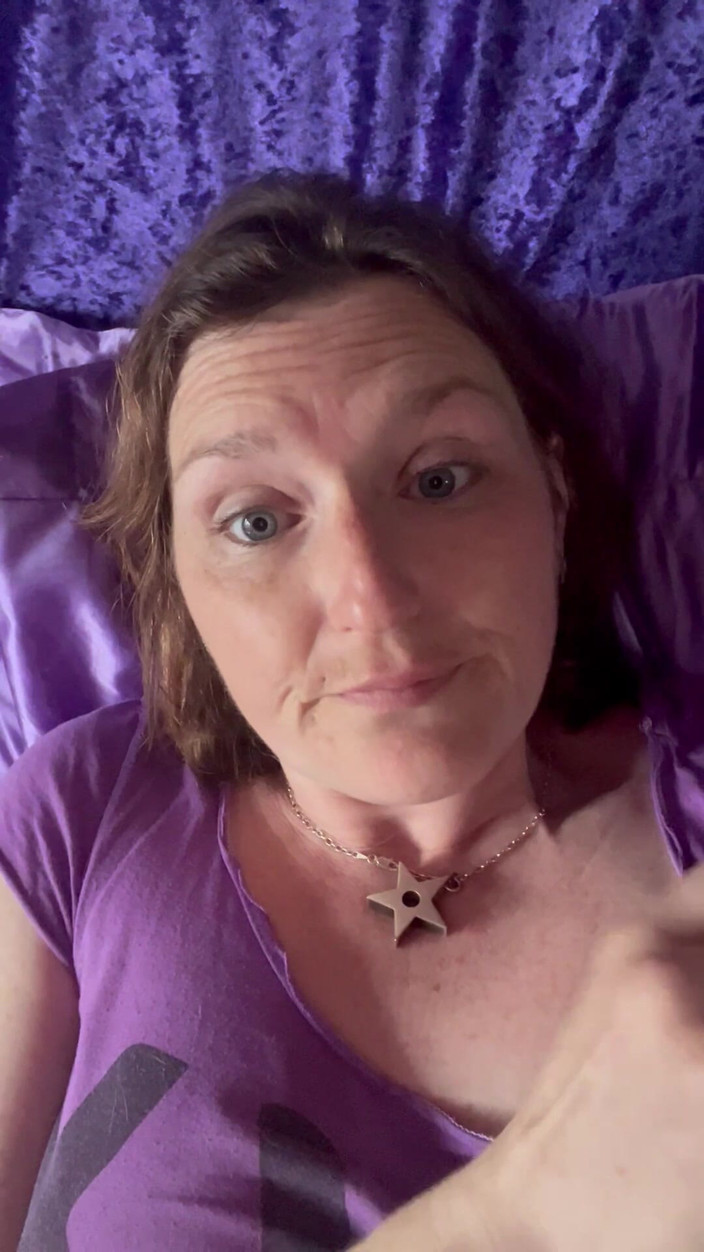 MistressWriggler: Älskar riktiga tjejer som har riktiga benskakande orgasmer? Då, det...