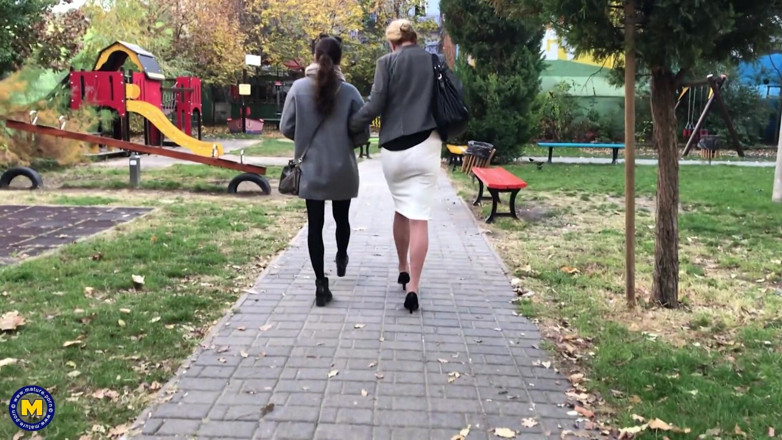 Mature NL: Hairy grandma vs hairy teen hardcore lesbians sex