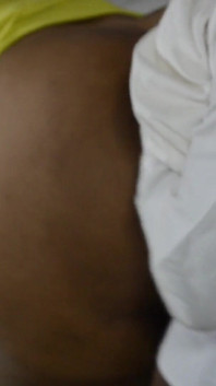 Una casalinga matura senza preservativo seduce il pastore per scoparla per poter rimanere incinta per suo marito