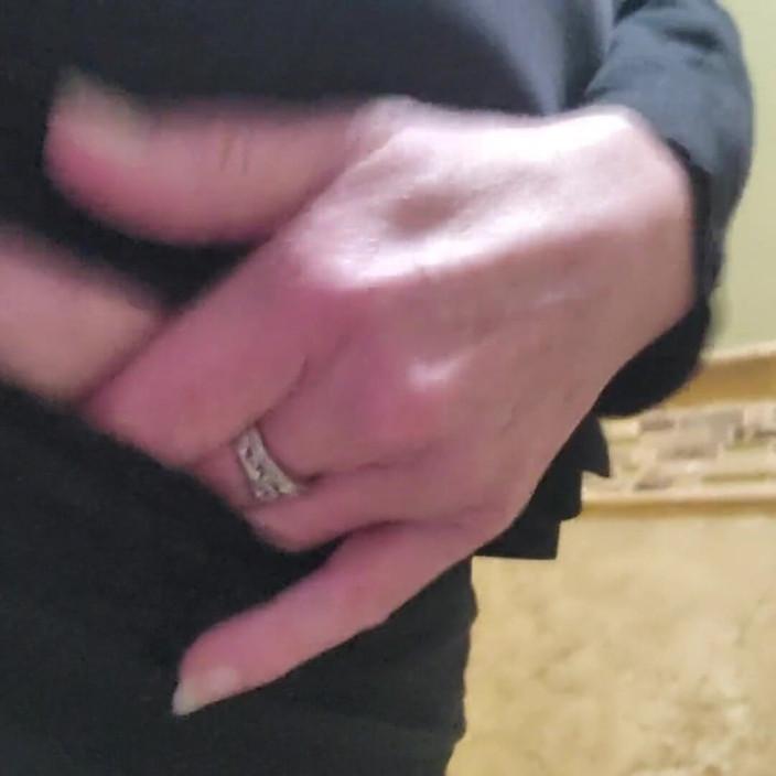 EliteLadyS: Оргазм мастурбації клітора на роботі, з мокрої пизди капає