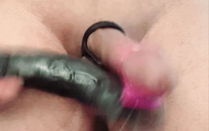 WanabeSissy Plz: Cincin kontol banci ballbusting menggoda