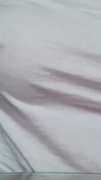 내 티셔츠를 젖게 하여 젖꼭지 오르가즘과 다음 냉각