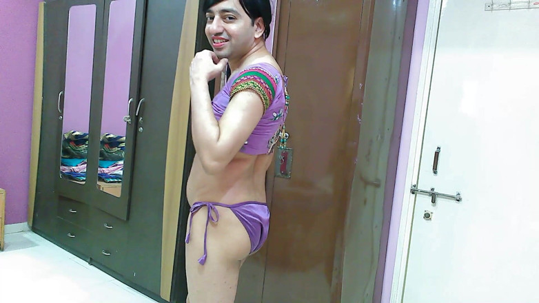 Cute & Nude Crossdresser: Sensual maricas crossdresser femboy Sweet Lollipop em uma blusa e...