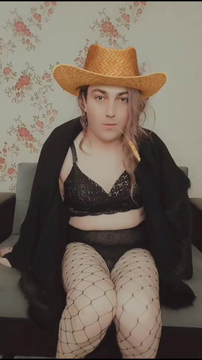 Kitty_Cross: Popüler kadın amatör model kitty