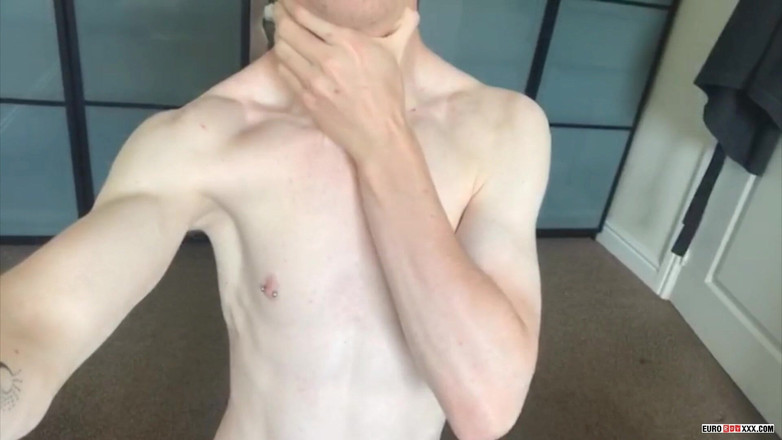 Euro boy xxx: Vältränad pojke tömmer sin oklippta kuk