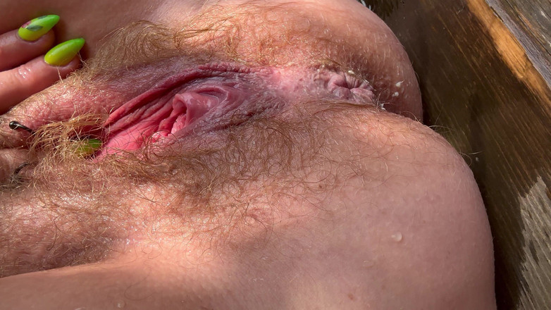 Hairyminka: Игра в мочу