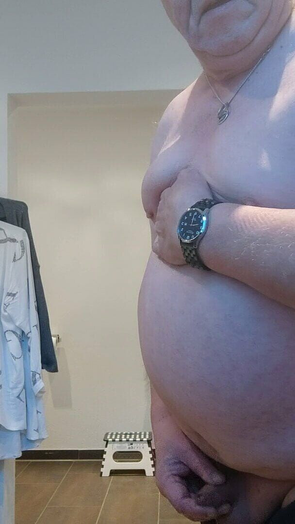 Karlchengeil: Ще одна дрочка у ванній кімнаті