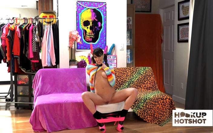 HookUp HotShot-BTS: Bts - Vera King Stuns in Skimpy Looks and High Heels!
