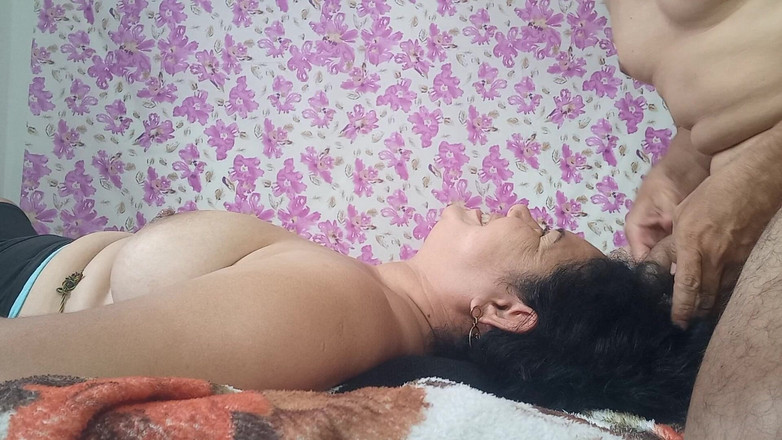 Valkyrie and Luigy Couple: Moglie carina succhia un bel cazzo in gola