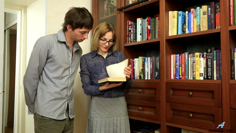 Anilos: MILF yang lapar mani Judith Angel menggoda lelaki mudanya di...