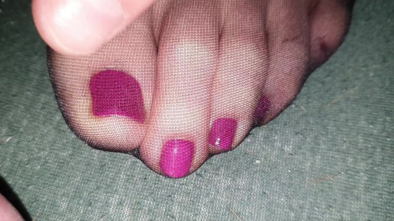 Wife's Nylon: Vyvrcholení na nohy v nylonu # 1
