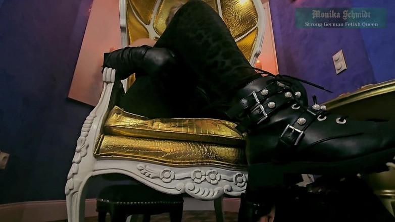 Strict Senz: 모니카 슈미트 음식 부츠 뱉음 침 뱉는 신발 숭배 언어적 굴욕