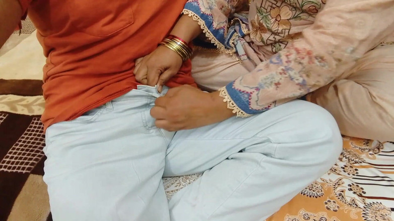 QueenbeautyQB: 両親不在の間、彼女を家に招いた