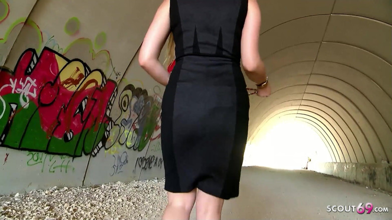 Full porn collection: Seksi sarışın orta yaşlı seksi kadın Ivana açık havada üvey oğlu...