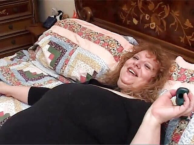 Real Home Made: Suri rumah Itali yang bertetek besar suka melancap pepek besarnya...