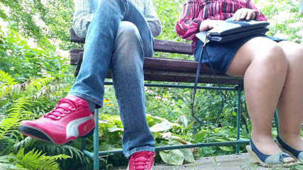 OurFetishLife: Wunderschöne milf zeigt ihrem stiefsohn, wie man einen binde im...