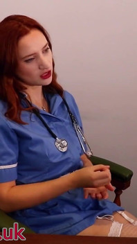 Greene, infirmière sexy, te dit comment branler ton énorme bite bien dure