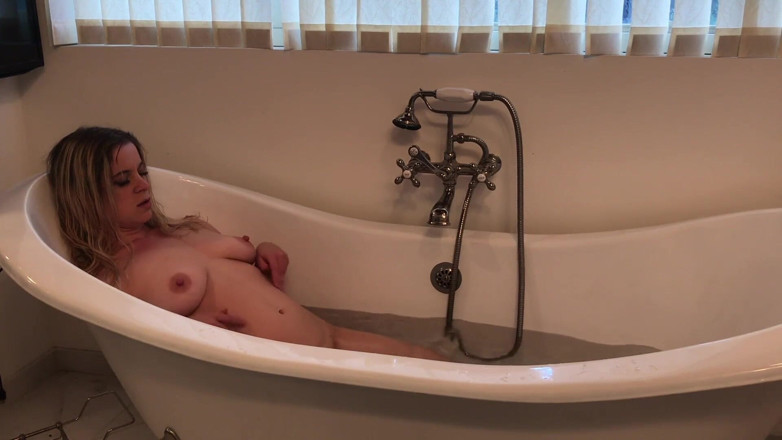 Erin Electra: Erin humillación en el baño