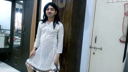 Cute & Nude Crossdresser: Hermosa dulce mariquita crossdresser femboy dulce piruleta en camisón caliente.