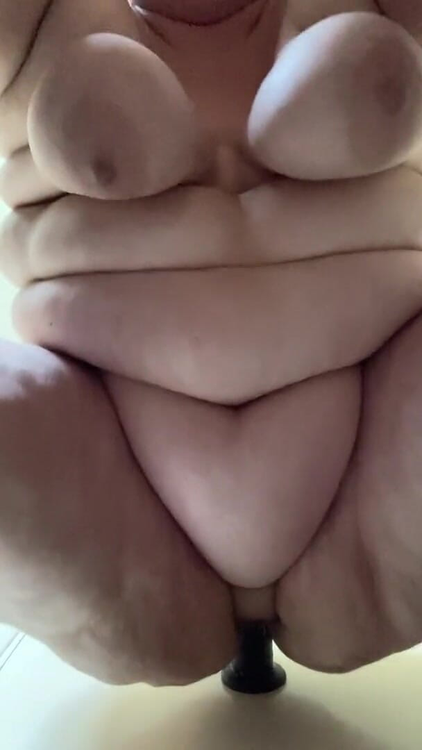 Real homemade BBW BBC porn: Bbwbootyfulリディング12インチディルド刺激私のクリトリスと弾丸バイブレーター