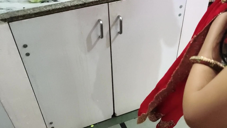Annumastani: Gorąca Bhabhi uwiedziona przez Devera w Homemade