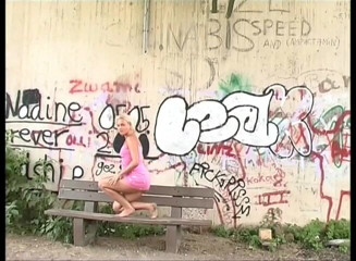 All about pee: Top solo piss girl Tamara - Mega XXL Pissing