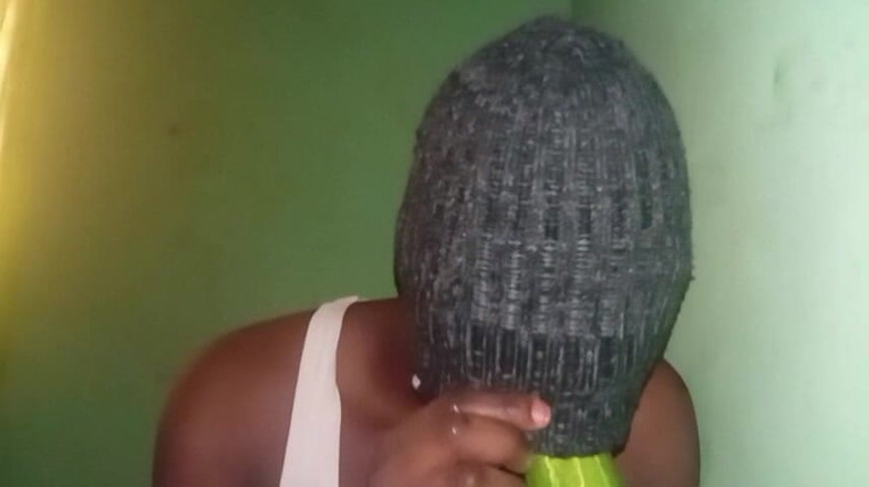 Badman4606: Черный Брайон примеряет это на ней