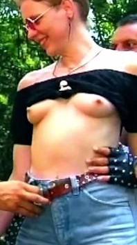 Bionda matura spalancata all'aperto Fisting anale Frenesia