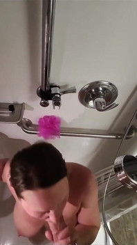 POV öffentliche dusche blowjob hinter den kulissen mit heißer ehefrau