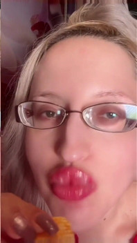 Asmr chipsy ziemniaczane jedzenie słuchaj w słuchawkach