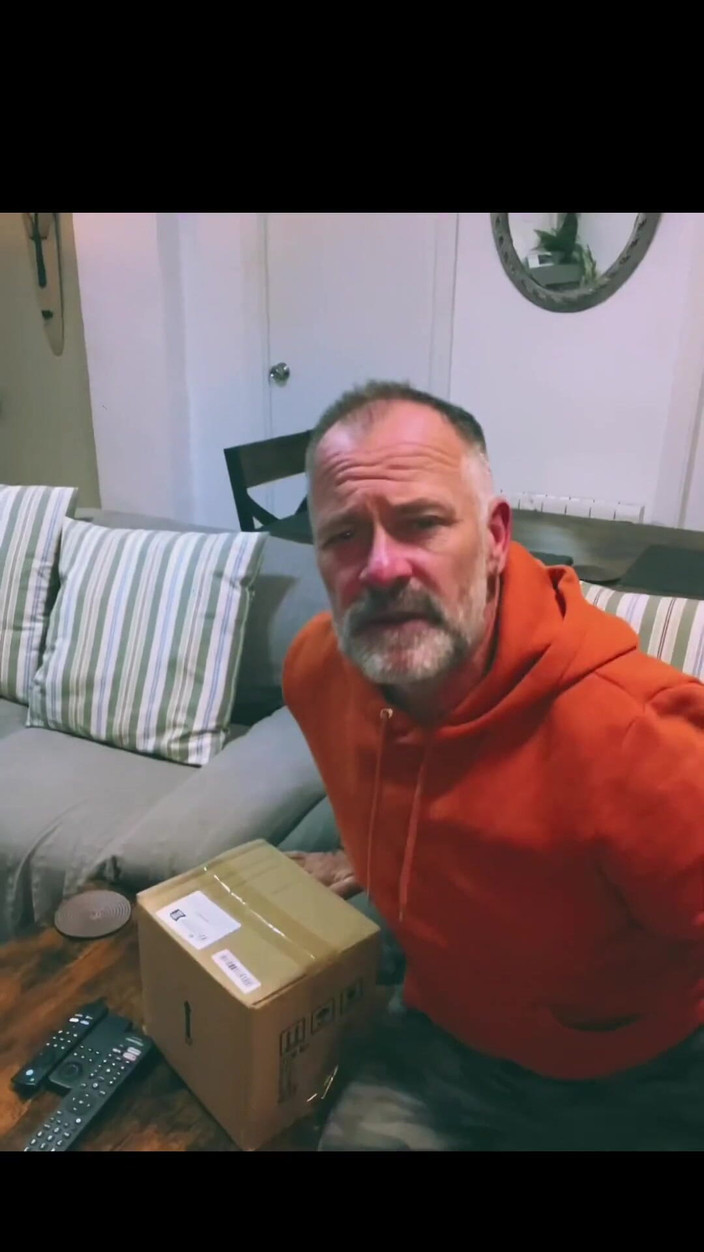 Daddybearvlc: 明天下午5点，我的新开箱视频是我最新的成人玩具！！