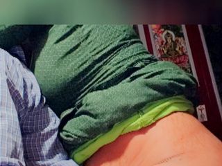 Village sexy couple Video: Hintli ev hanımı kocasına binerken sert sikiliyor