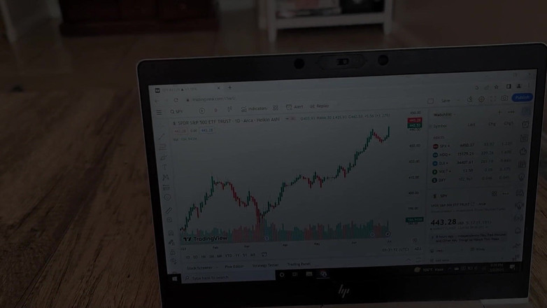 Danielle Renae: Tam hizmetli hizmetçi yarağını temiziyor