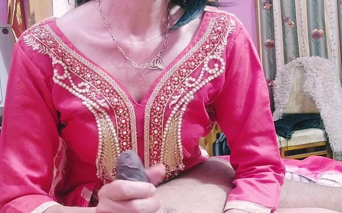 Bolly Karma: 柔らかい手のふしだらな熟女はBBCの世話をします