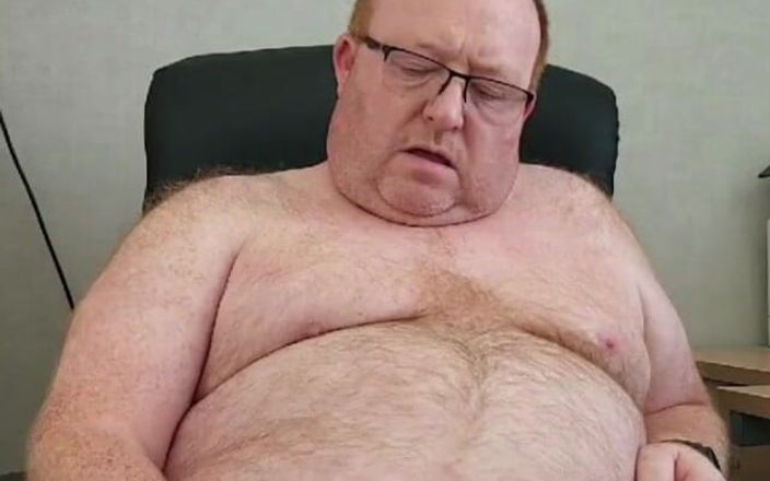 Daddysmudge: Дрочит на работе и кончает с большой порцией спермы
