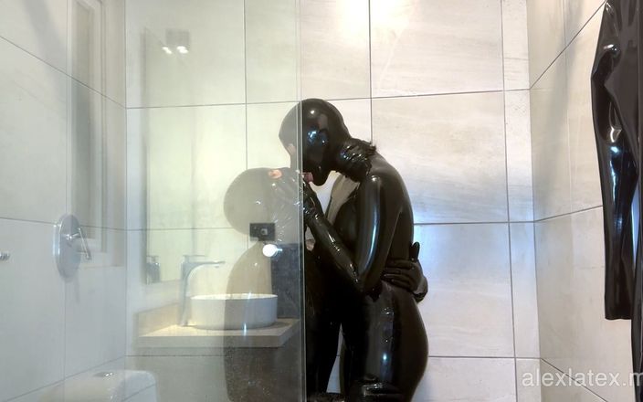 Alex Latex: Dusch efter inspelning med dyster brud - Alex Latex