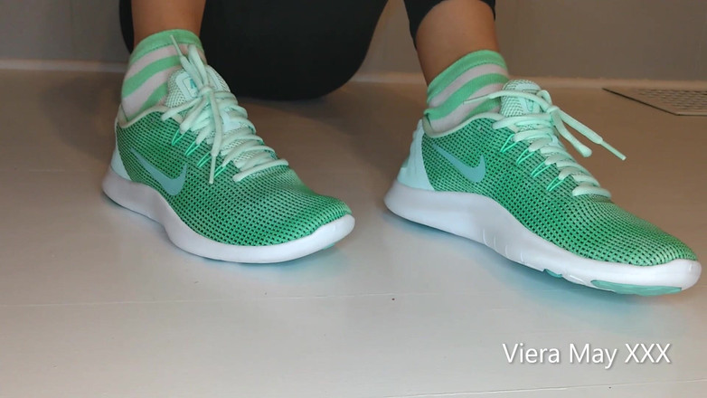 VieraMayXXX: La fidanzata tradisce, ti fa leccare le scarpe e succhiare...