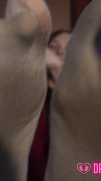 Cassandra's Sweaty Feet Challenge - (dreamgirls w skarpetkach)