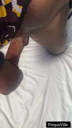 FrequeVille: Honění s mým africkým velkým černým pérem