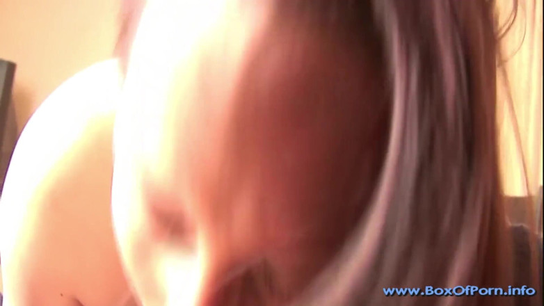Box Of Porn: Wielki cyc Amber Cloud wysysających penisa gorący POV spust zastrzelony...