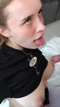 Moje najgłębsze gardło jest przepełnione spermą i śliną! Young Polly Young Gags From a Hard Blowjob!