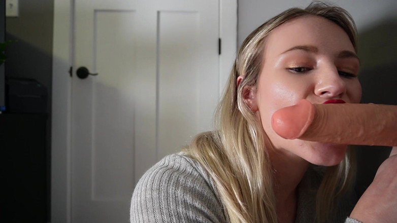 Keeks3005: Madrastra chupa la polla de su hijastro en un gloryhole -...
