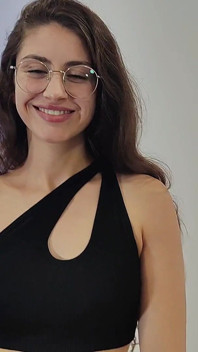 Corpo completo che cammina sul mio nuovo vestito da palestra del tapis roulant fitness sfw