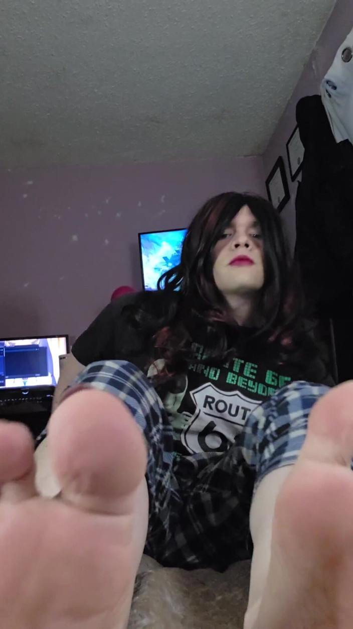Miss Dimples: POV: Je bent mijn man en je bent net wakker (feet...