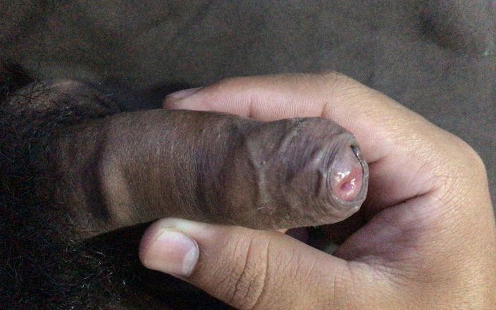 freeblacknew: Un piccolo pene di un giovane a cui piace sborrare