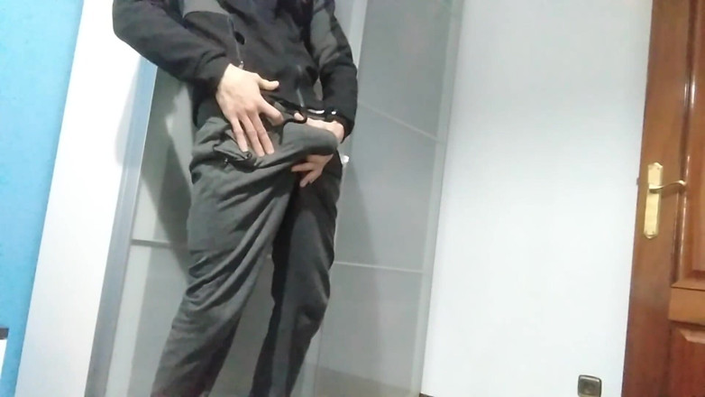 Elvissc: Ti mostrò la mia banana dura nei pantaloni e mi...